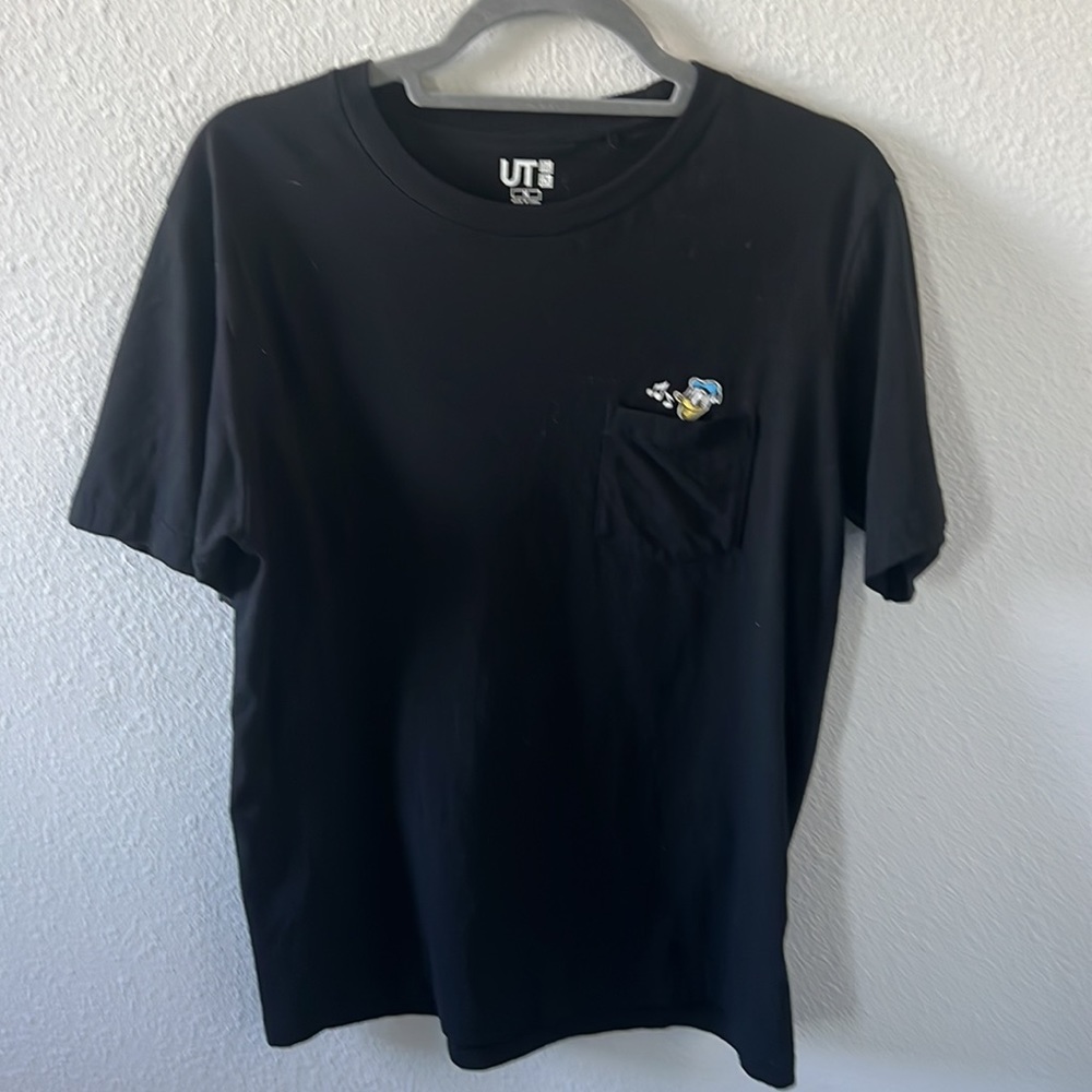 Uniqlo x Disney Donald Duck Unisex Tee Black Size Medium with side pocket